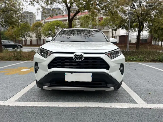 Toyota RAV4 — Фото автомобиля 10