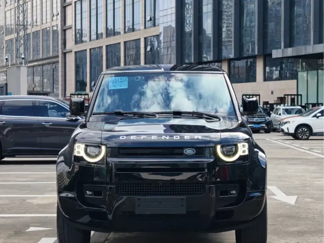 Land Rover Defender — Фото автомобиля 2