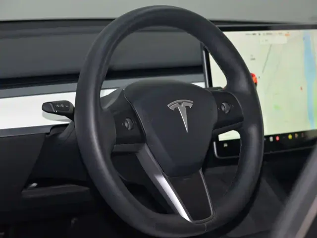 Tesla Model Y — Фото автомобиля 10