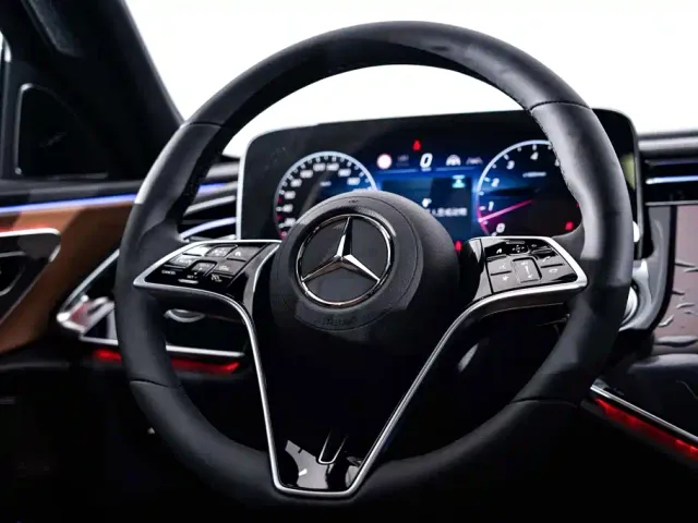 Mercedes-Benz E-Class — Фото автомобиля 14