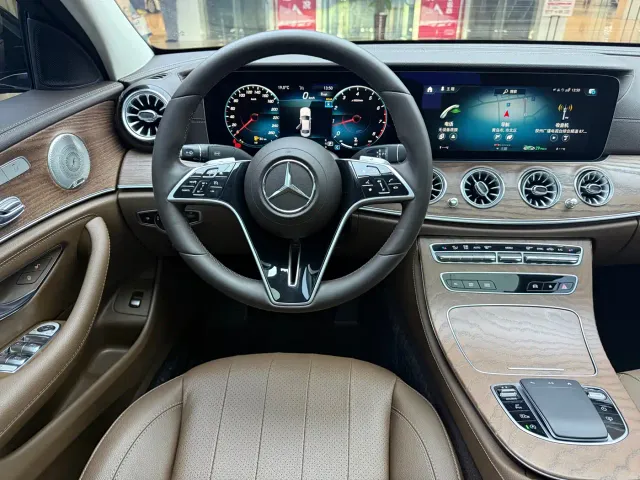 Mercedes-Benz E-Class — Фото автомобиля 7