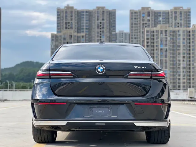 BMW 7 Series — Фото автомобиля 11