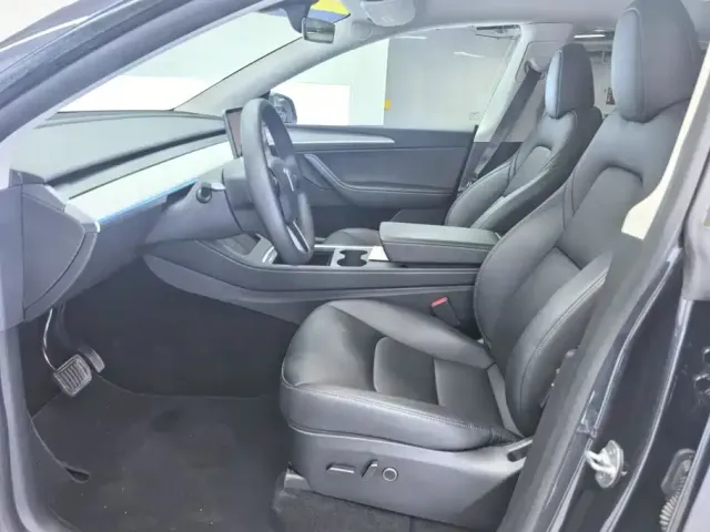 Tesla Model Y — Фото автомобиля 9