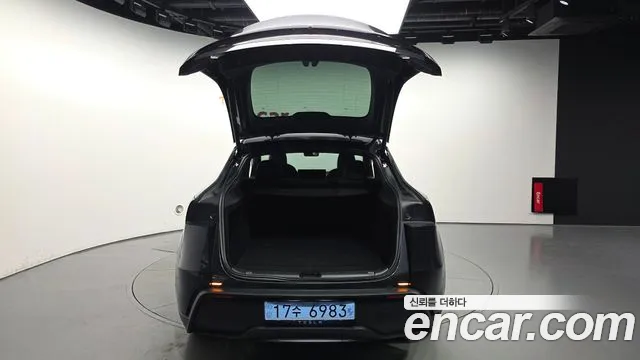 Tesla Model Y — Фото автомобиля 26