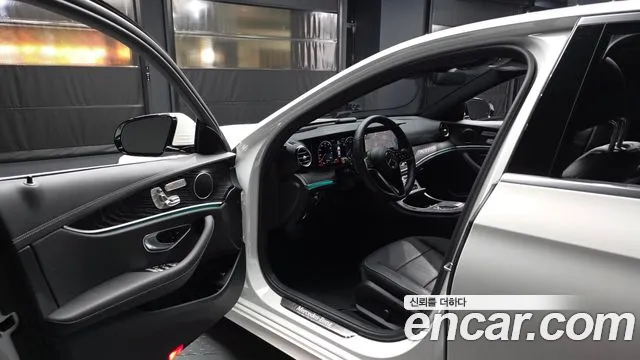 Mercedes-Benz E-Class — Фото автомобиля 15