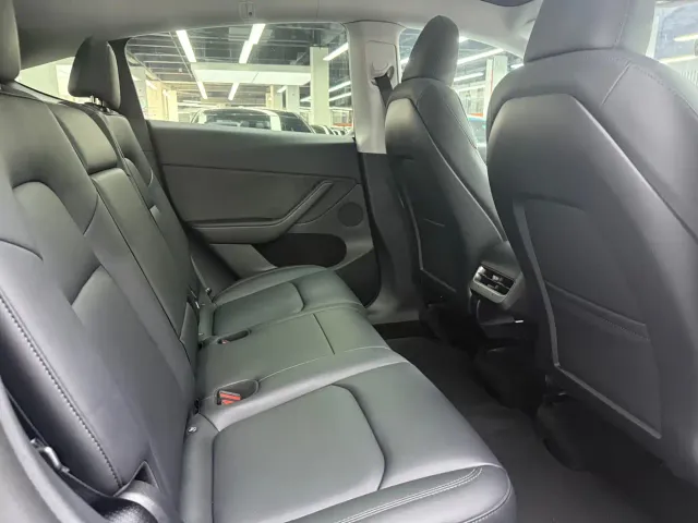Tesla Model Y — Фото автомобиля 19