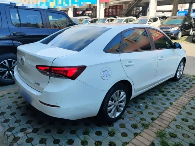 Buick Excelle — Фото автомобиля 4
