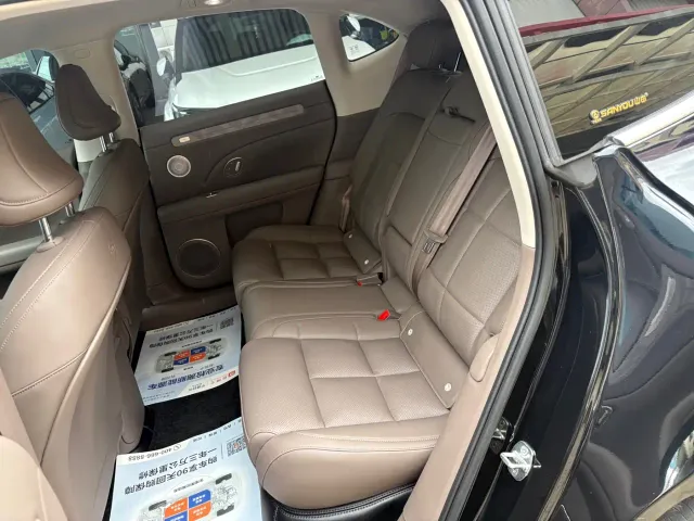 IM Motors LS6 — Фото автомобиля 11