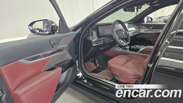BMW 7 Series G70 — Фото автомобиля 15