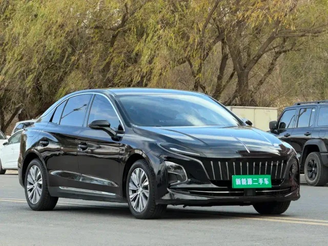 Hongqi E-QM5 — Фото автомобиля 3