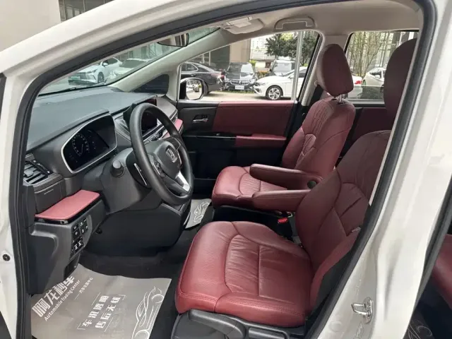 Honda Odyssey — Фото автомобиля 12
