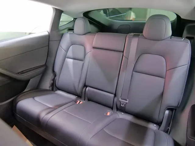 Tesla Model Y — Фото автомобиля 11