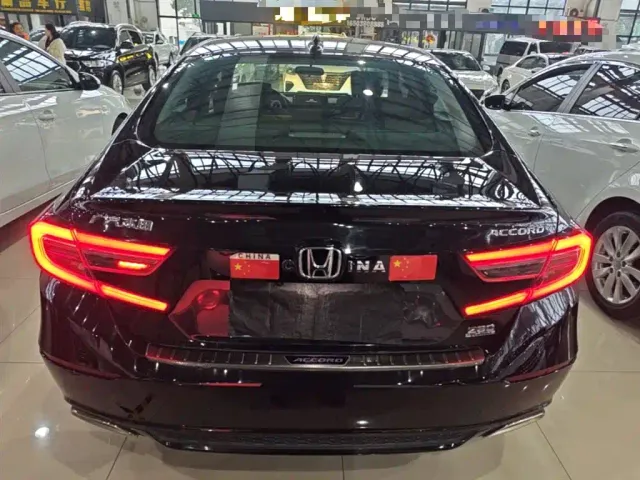 Honda Accord — Фото автомобиля 5