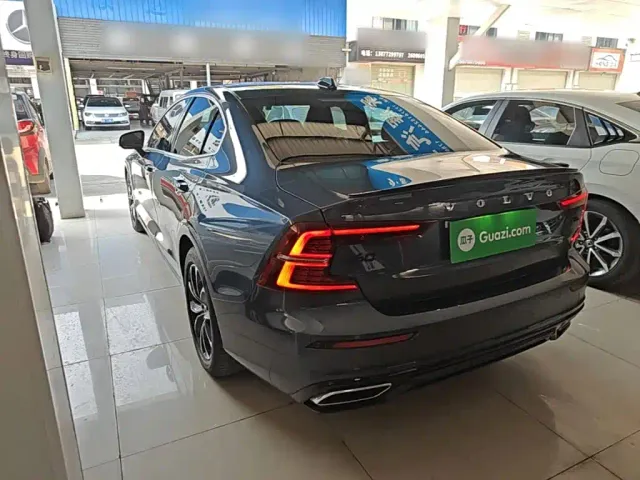 Volvo S60 — Фото автомобиля 4