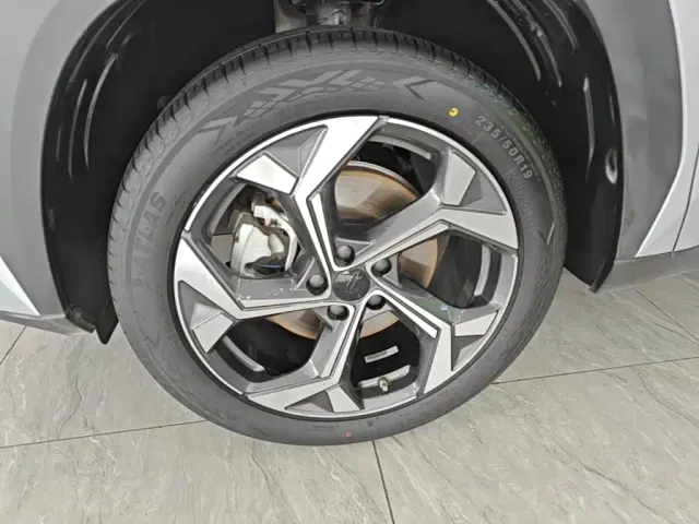 Geely Boyue L — Фото автомобиля 22