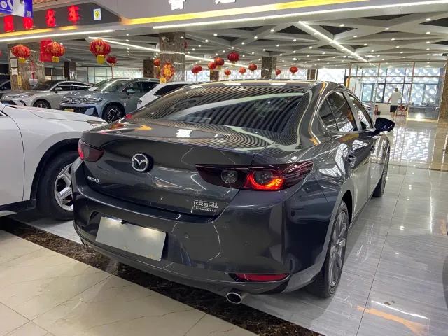 Mazda Axela — Фото автомобиля 6