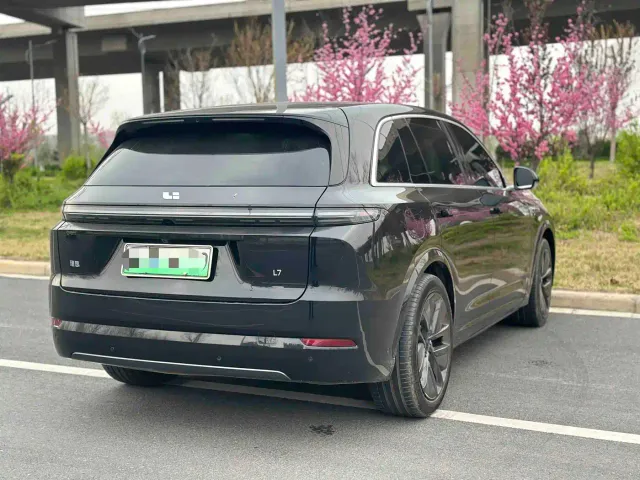 Li Auto L7 — Фото автомобиля 8