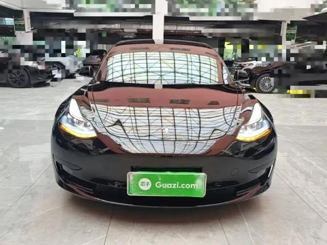 Tesla Model 3 — Фото автомобиля 2