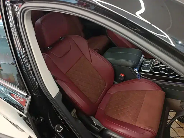 Hongqi HS7 — Фото автомобиля 24