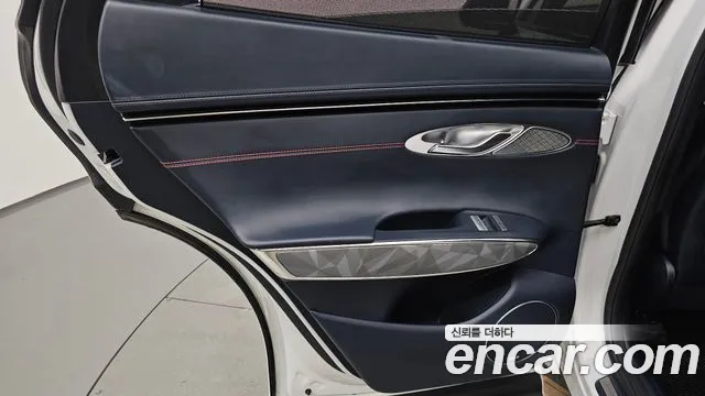Genesis GV70 — Фото автомобиля 14