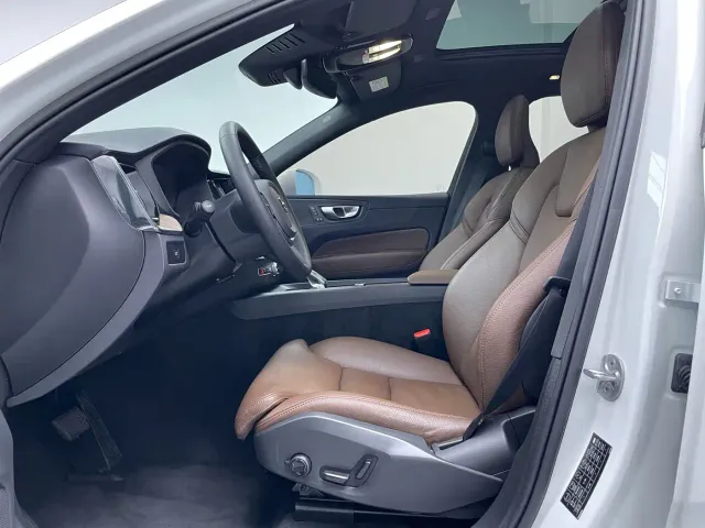 Volvo XC60 — Фото автомобиля 3