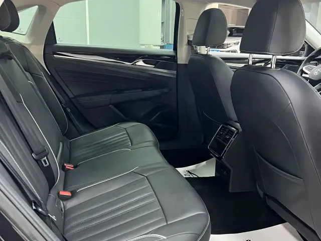 Volkswagen Passat — Фото автомобиля 13