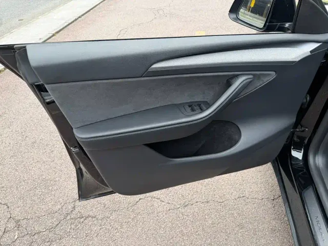 Tesla Model Y — Фото автомобиля 6