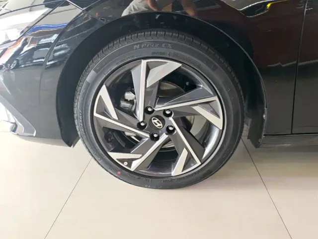 Hyundai Elantra — Фото автомобиля 22