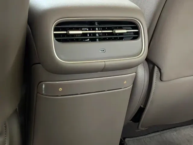 IM Motors LS6 — Фото автомобиля 10
