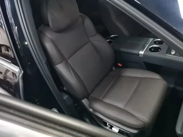 Li Auto L9 — Фото автомобиля 24