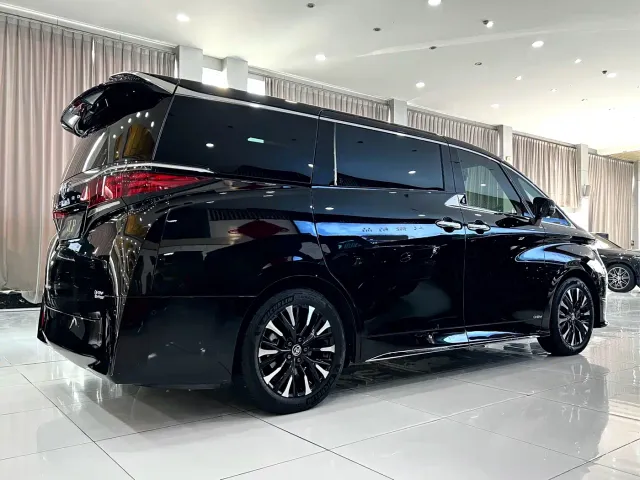 Toyota Alphard — Фото автомобиля 4