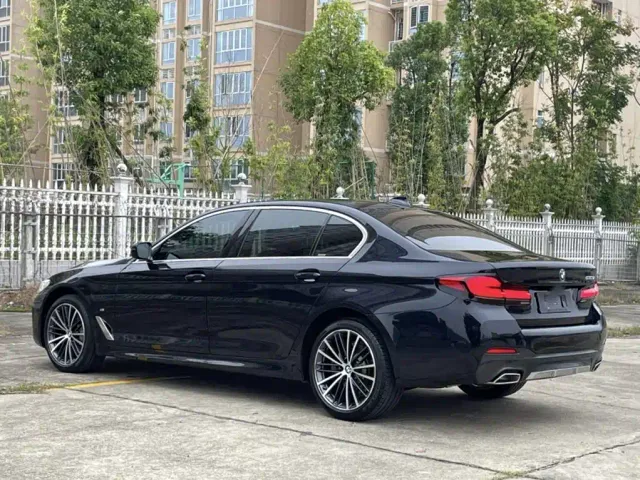 BMW 5 Series — Фото автомобиля 12