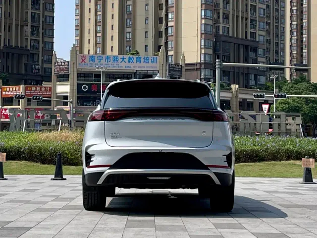 BYD Tang — Фото автомобиля 6