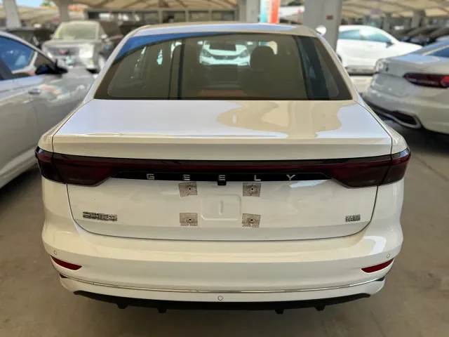 Geely Emgrand — Фото автомобиля 15