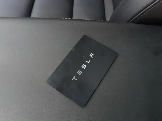 Tesla Model Y — Фото автомобиля 13