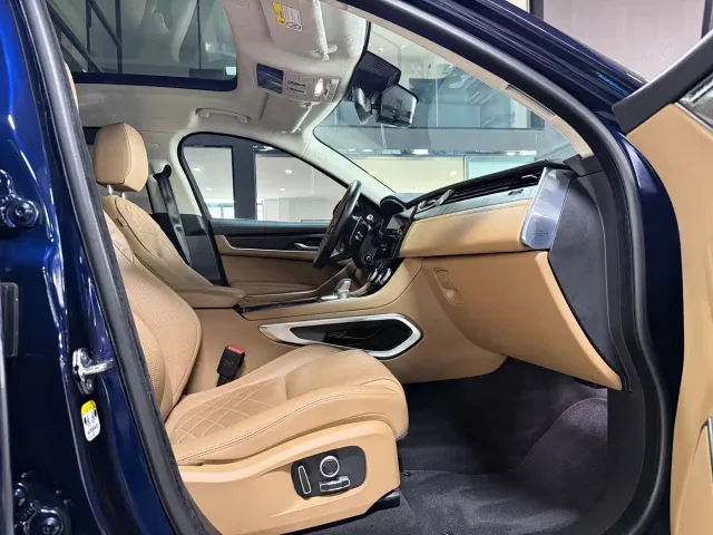Jaguar F-Pace — Фото автомобиля 9