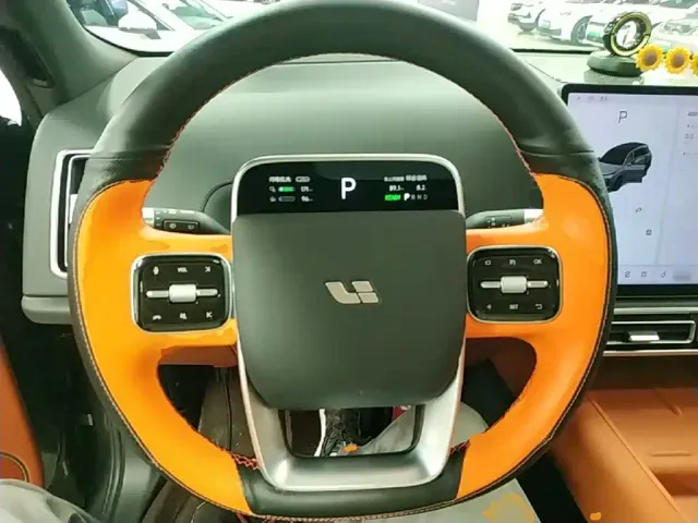 Li Auto L8 — Фото автомобиля 10