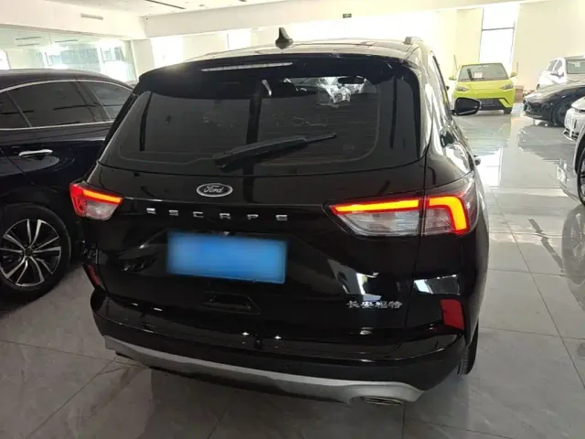 Ford Escape — Фото автомобиля 5