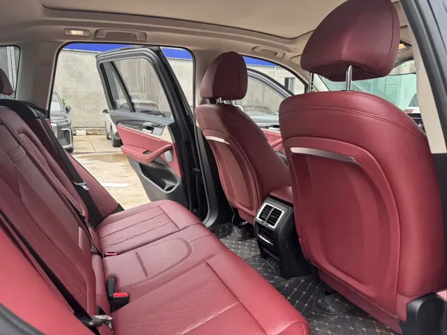 BMW iX3 — Фото автомобиля 13