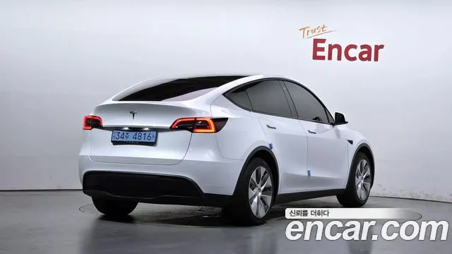 Tesla Model Y — Фото автомобиля 2