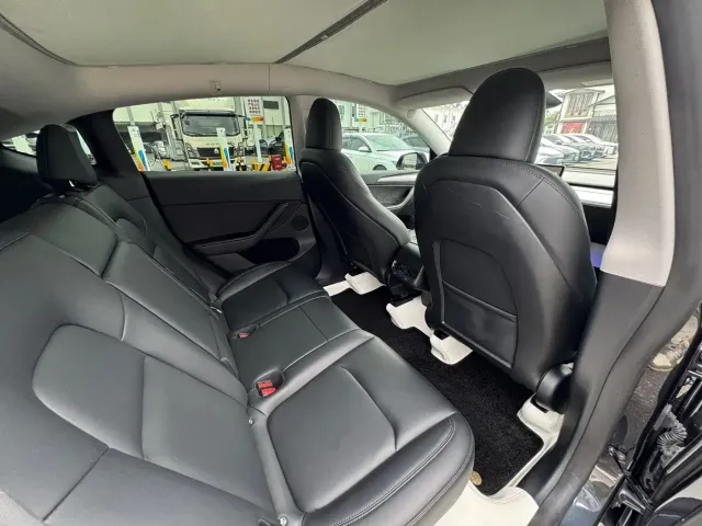 Tesla Model Y — Фото автомобиля 8