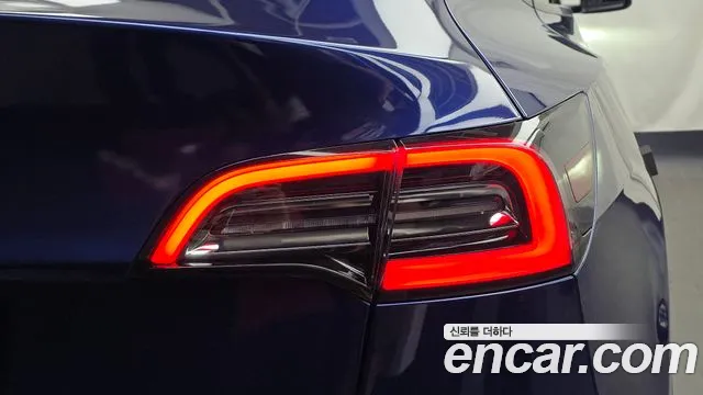 Tesla Model Y — Фото автомобиля 8