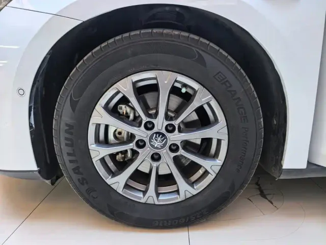 BYD Qin L — Фото автомобиля 16