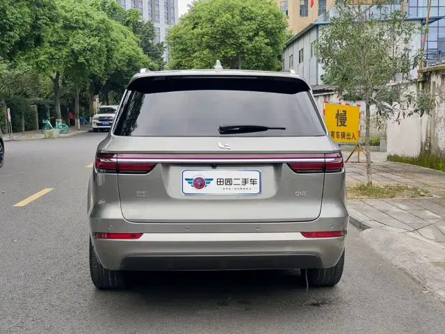 Li Auto ONE — Фото автомобиля 5