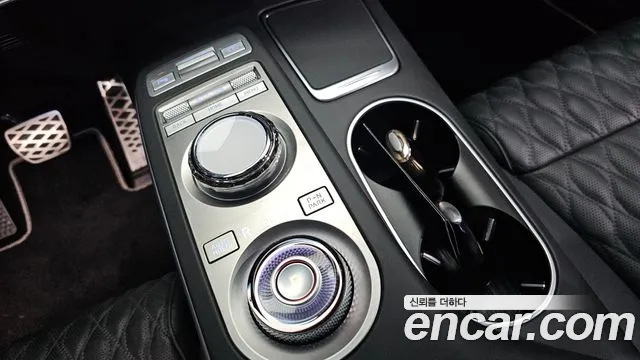 Genesis GV70 — Фото автомобиля 11