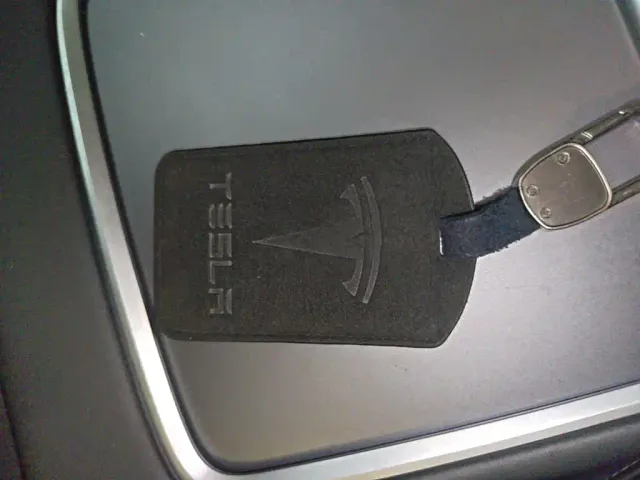 Tesla Model Y — Фото автомобиля 8