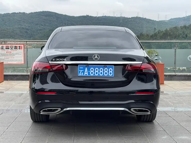 Mercedes-Benz E-Class — Фото автомобиля 8