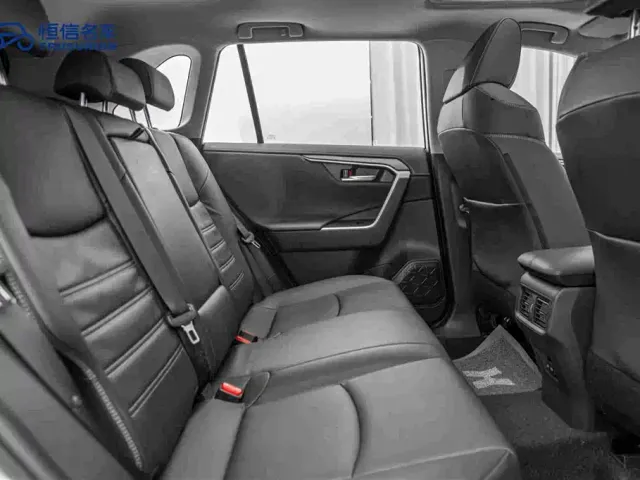 Toyota RAV4 — Фото автомобиля 16