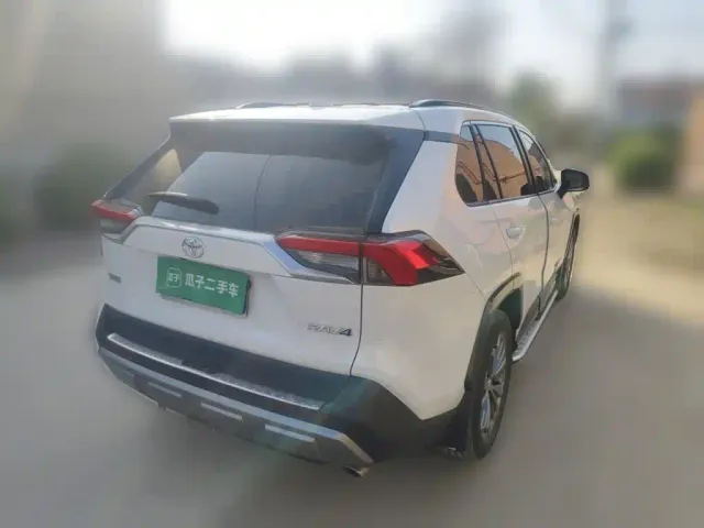 Toyota RAV4 — Фото автомобиля 6