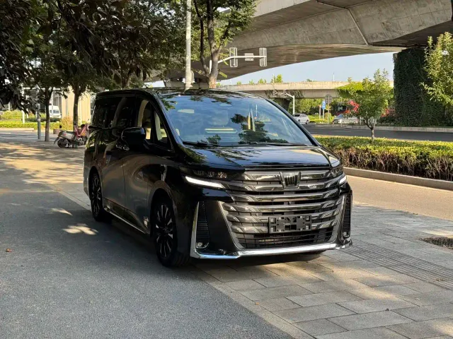 Toyota Vellfire — Фото автомобиля 2